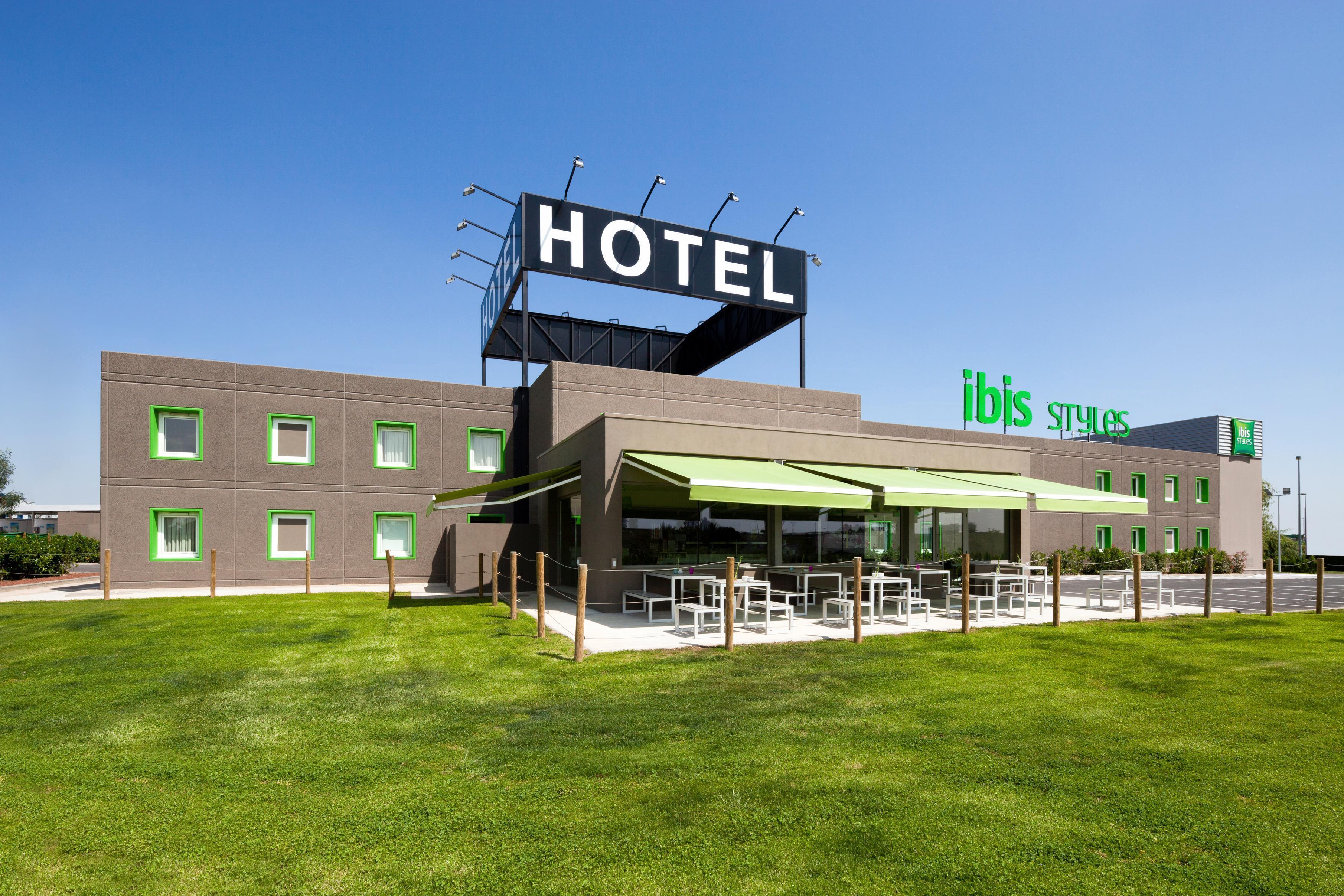 Hotel Ibis Styles Lleida Torrefarrera Dış mekan fotoğraf