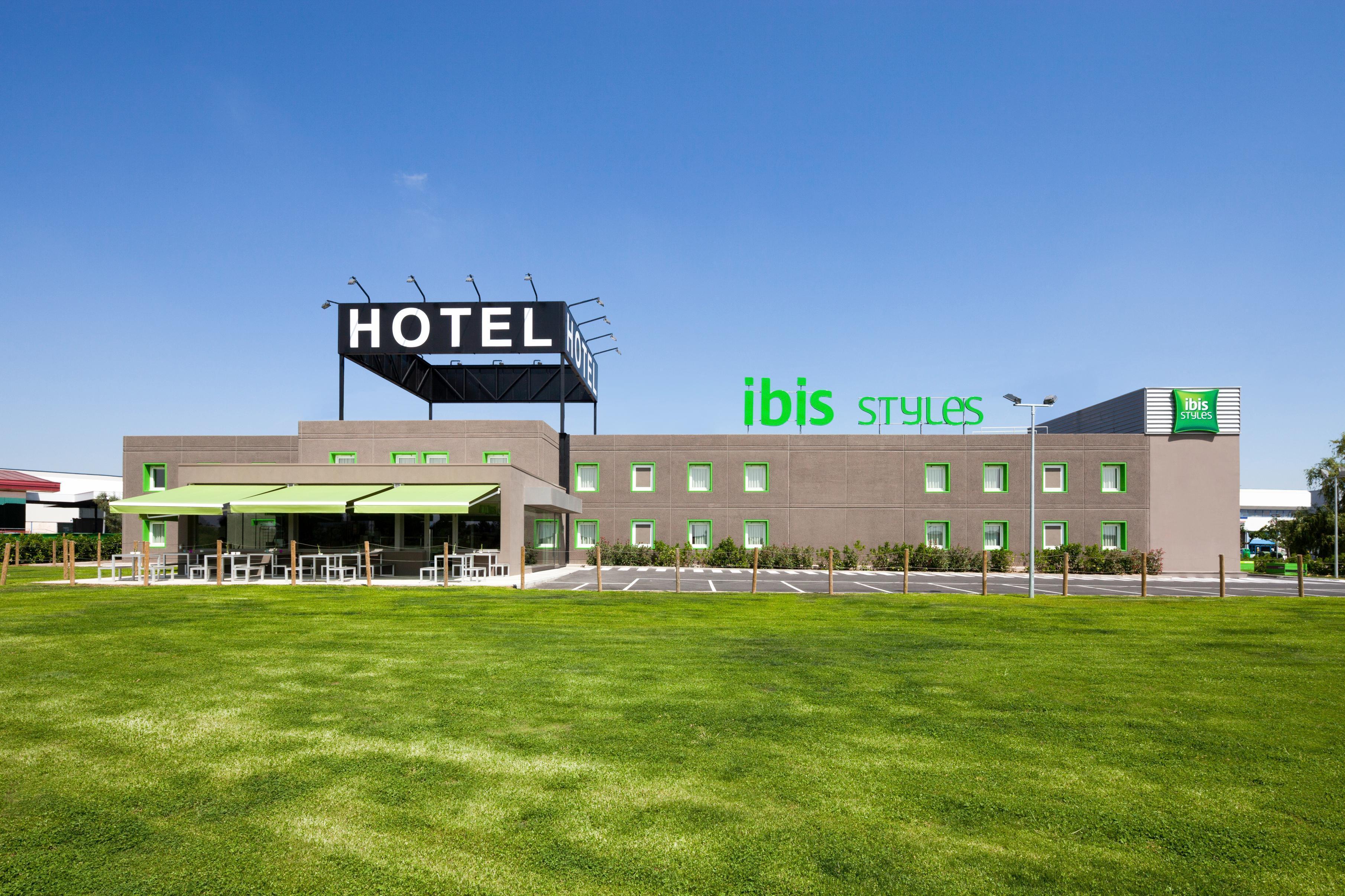 Hotel Ibis Styles Lleida Torrefarrera Dış mekan fotoğraf